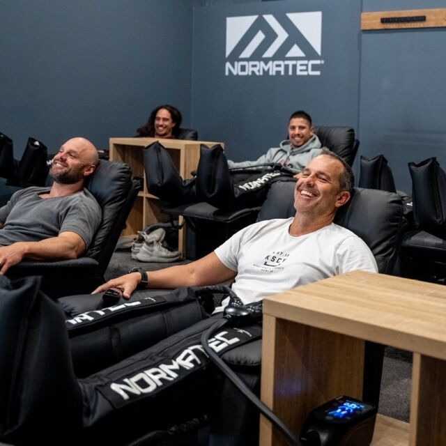 Performance Lounge - are you interested in the details? 👇🏼

NormaTec compression garments are innovative recovery tools designed to help athletes and individuals with muscle soreness and swelling. They use dynamic compression technology to improve circulation and reduce muscle fatigue, promoting faster recovery and enhanced performance 💪🏼

With the option to select from seven different pressure levels, NormaTec compression garments empowers you to personalise your recovery experience. 

Sit back, relax, and enjoy 45 minutes of effective and soothing muscle recovery!
