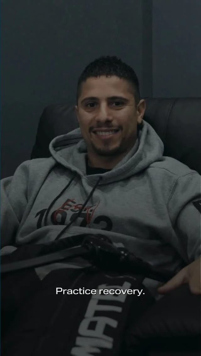 Lying in bed.
Exhausted.
Still wired.

That’s not a lack of sleep discipline.
It’s a nervous system that never fully powered down.

When stress stays high, your body forgets how to switch off. Recovery doesn’t come from one perfect night. It’s built through the habits you repeat daily.

Train calm the same way you train strength.
Practice recovery, consistently.

Your body learns what you teach it.

#P3Richmond #Wellness #Recovery #LiveBetterBeBetter #TrainRecoverThrive