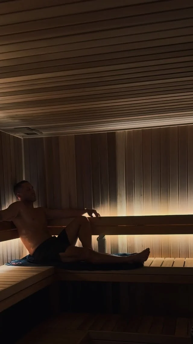 Sunday = book the basics so the week runs smoother.

Sauna to switch off.
Ice bath to cool everything down.
Compression in the performance lounge to finish it properly.

Nothing fancy — just a bit of self-care locked in so Monday doesn’t feel like a punishment.