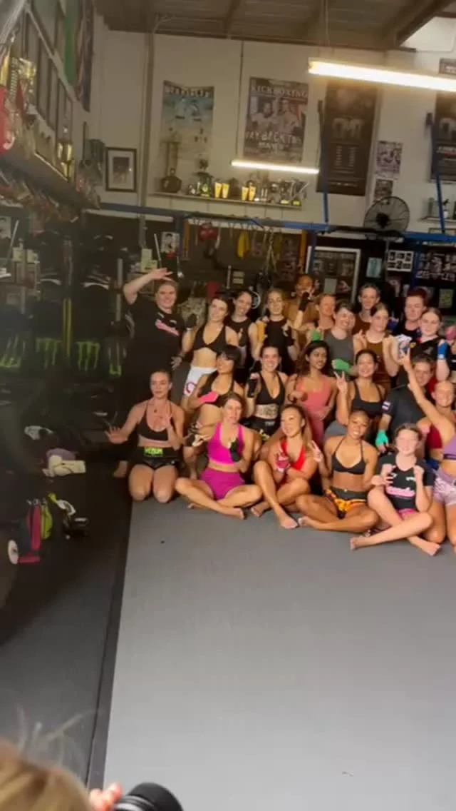 Galentine’s day mornings with @boonchugym @jazzyparr_ @kazcrossley 🥊 💌