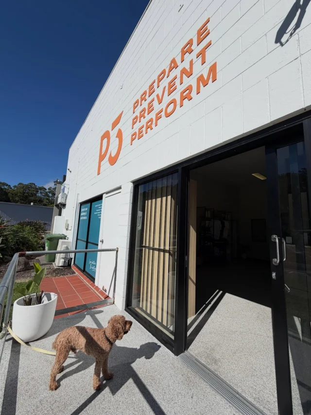 Recents from this weeks camera roll. 📸 👉🏻

1 - even dogs want to come in for session 🐕 
2 - Abby doing her Hyperbaric routine 
3 - Janoah repressing with Live Better, Be Better tee’s 
4 - Nurse Bre with members from Anytime Fitness Burleigh 
5 - Jordan hydrating in the traditional sauna