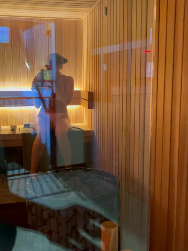 Your winter glow starts in the sauna. 🔥 
No phone and 100 degrees is one way to break up your day. 

Warm up and reset in 20 mins. 

Thank us later 🤝