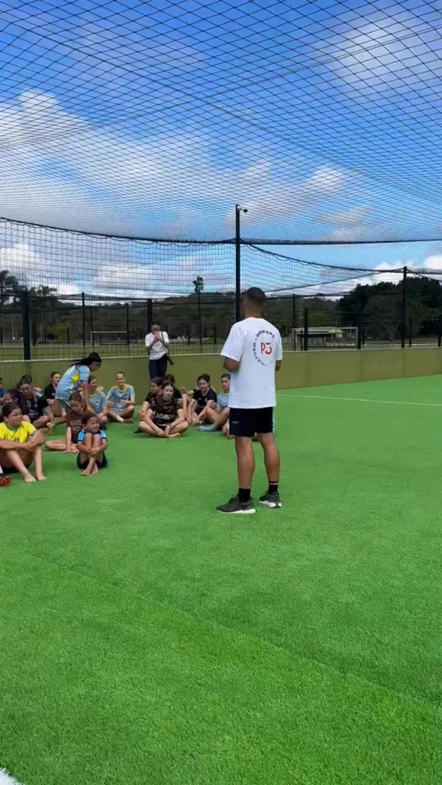 Mornings with @herfootballcoach and @streetrulz_football ⚽️ 

@janoahvankekem sharing his strategies around breathing to help with the cold water, game day preparation and for everyday life.